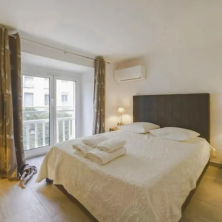 Apartment Rocher