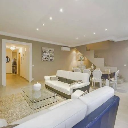 Apartment Rocher *